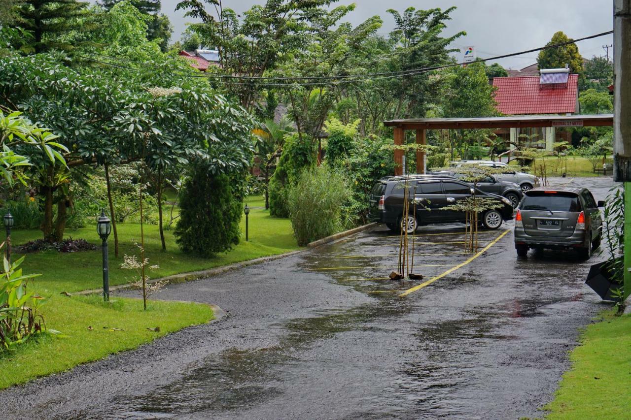 Spring Hill Hotel Ruteng Exterior photo